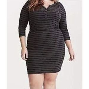 Torrid Striped Henley Dress - Size 2X- Gray/Black